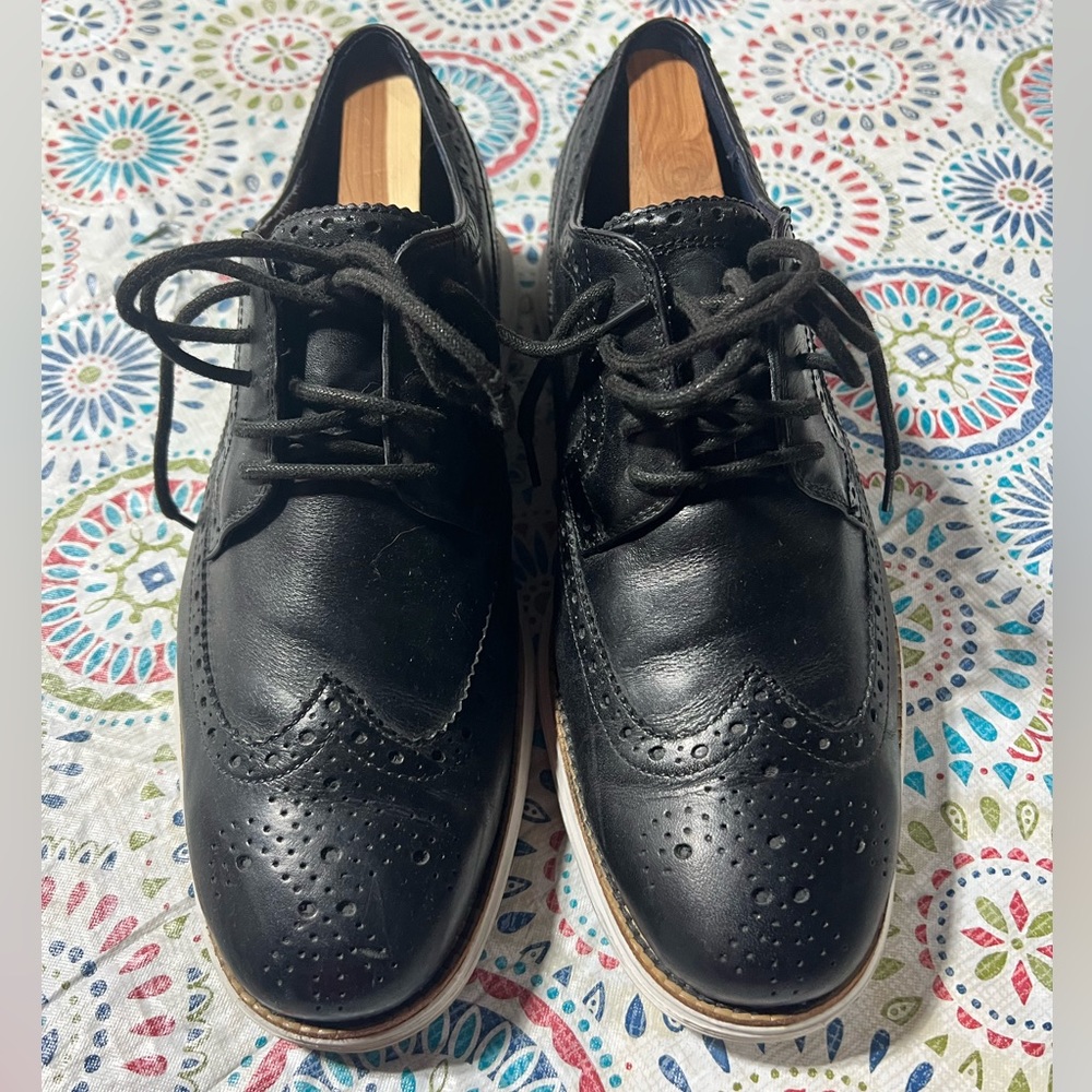Cole Haan size 11 athletic dress shoe - black. Shoe tree included